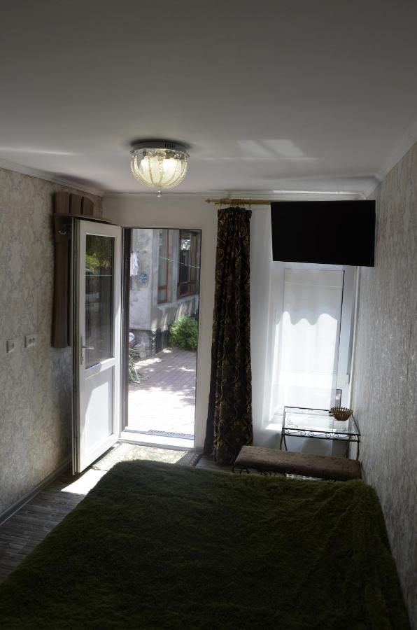Апартаменти В Будиночку Біля Софіївського Парка Uman Exterior foto