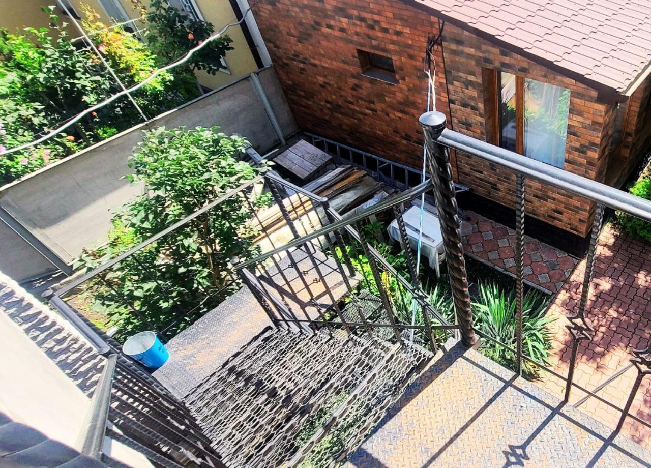 Апартаменти В Будиночку Біля Софіївського Парка Uman Exterior foto